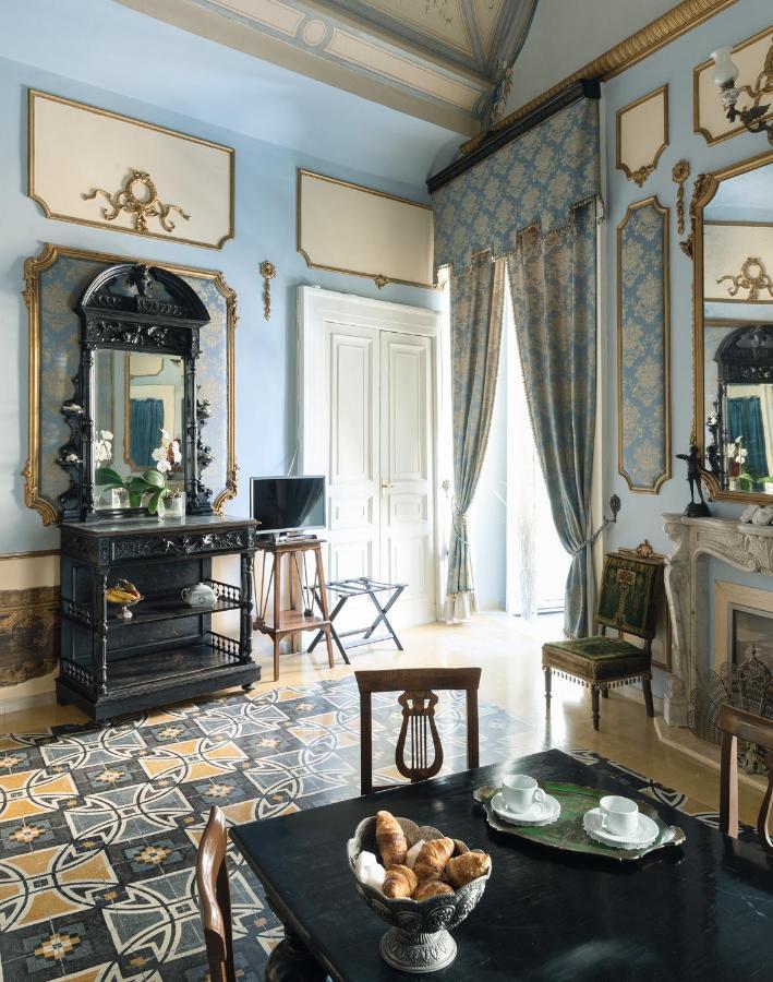 Готель Carafa Di Maddaloni Residenza Di Charme Неаполь Екстер'єр фото