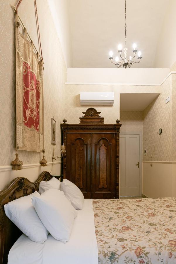 Готель Carafa Di Maddaloni Residenza Di Charme Неаполь Екстер'єр фото