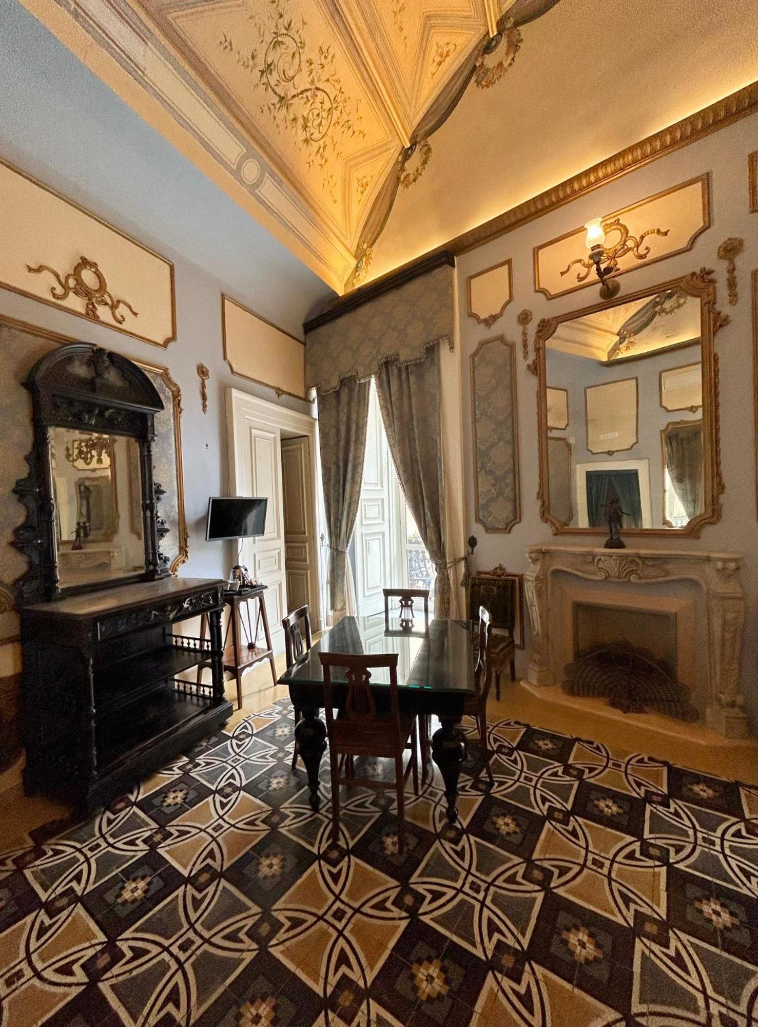 Готель Carafa Di Maddaloni Residenza Di Charme Неаполь Екстер'єр фото