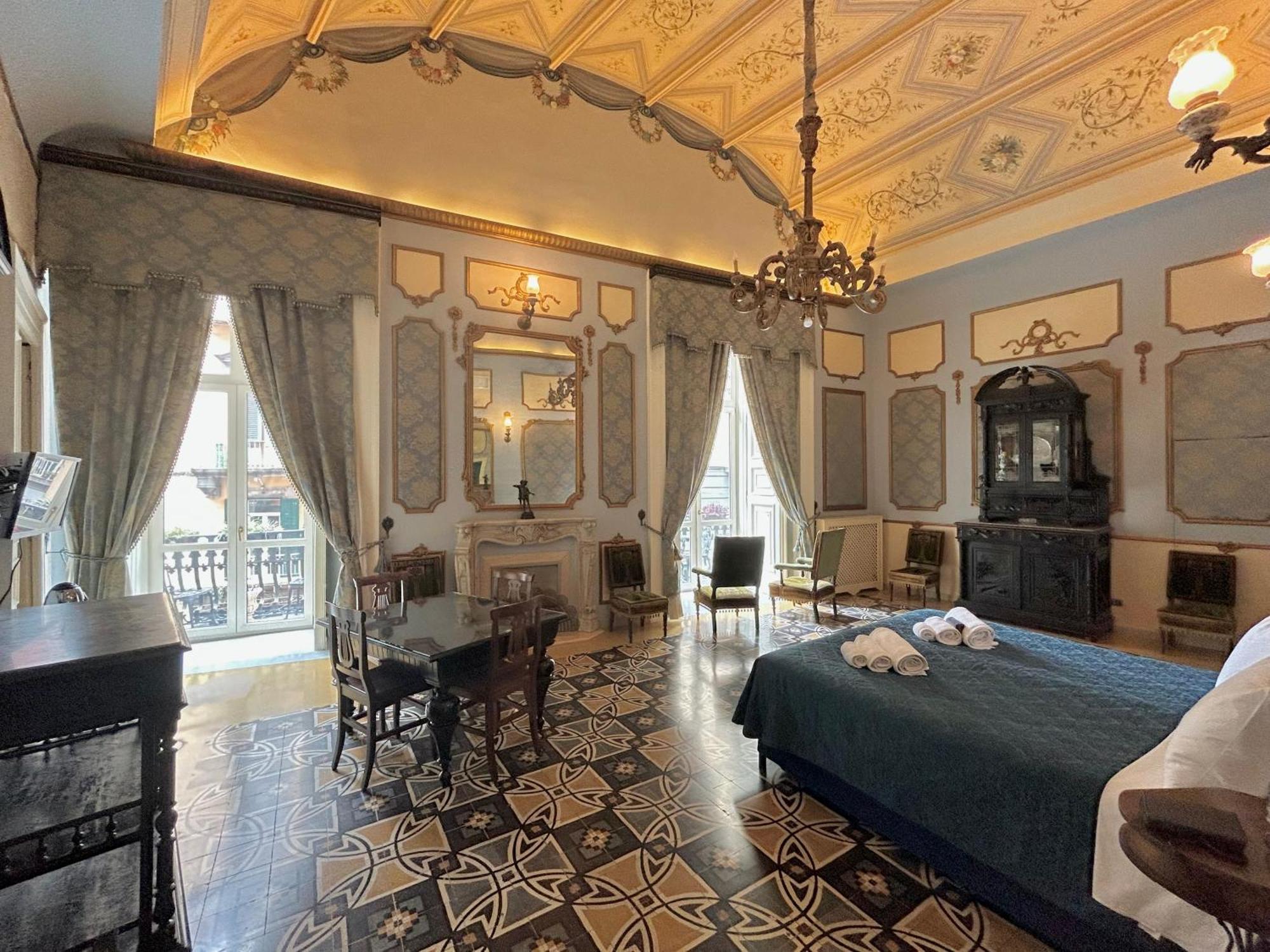 Готель Carafa Di Maddaloni Residenza Di Charme Неаполь Екстер'єр фото